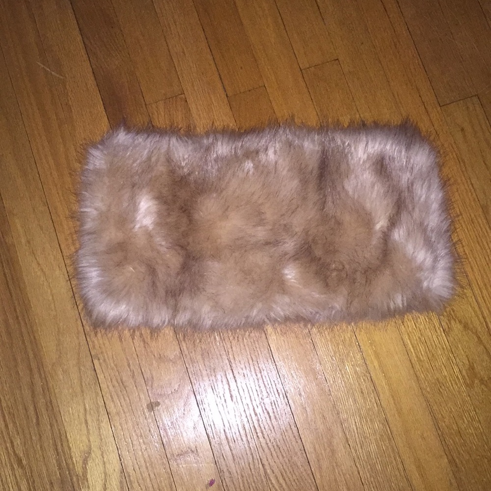 Faux fur collar